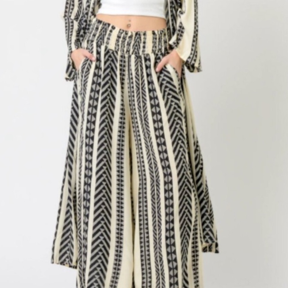 Boho Wide-Leg Printed Palazzo Pants in Black & Cream